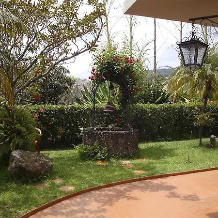 Gama Rodeados De Natureza * Machico (Madeira)